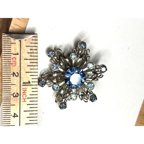 Vintage Snowflake Brooch With Blue Rhinestones & Silver Filigree Design In Gift - Picture 5 of 8